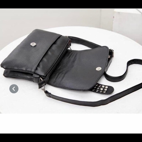 Small Rivit Skull Crossbody bag - Picture 10 of 11